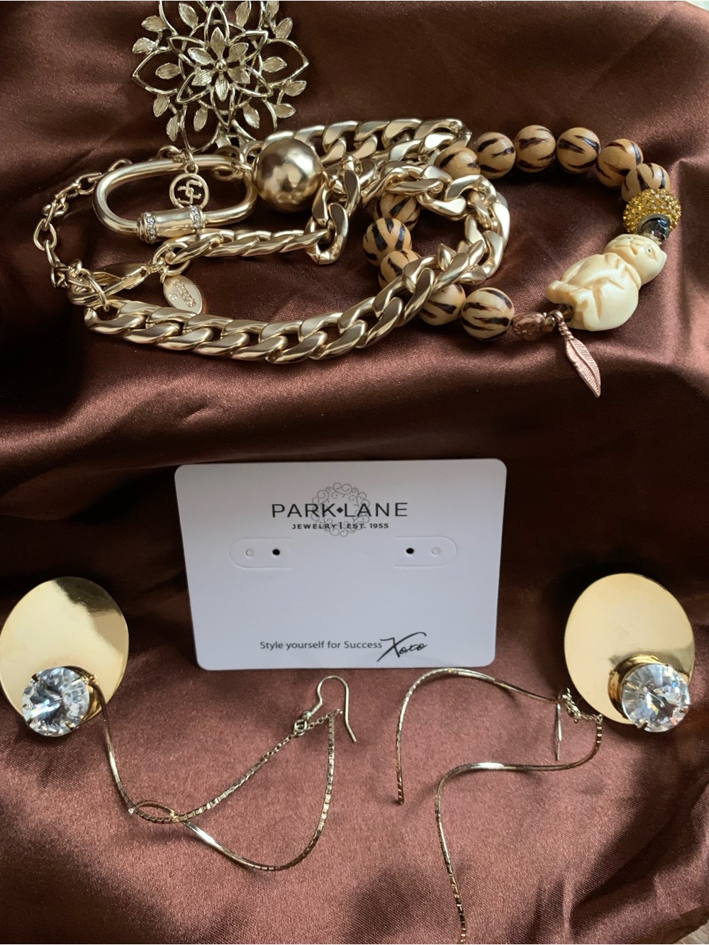 5 PC Runway High Fashion Gold Tone Set - Picture 8 of 8